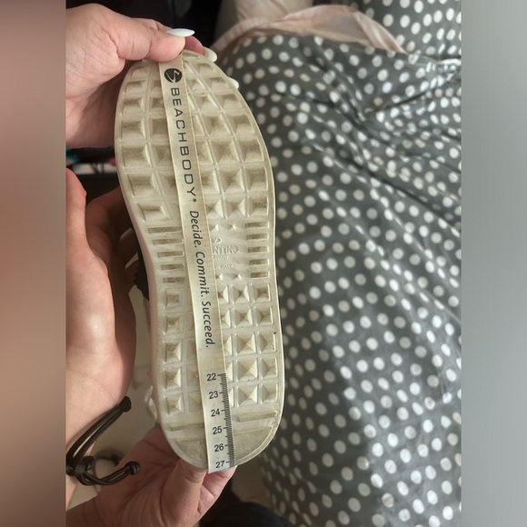 Valentino studded sneakers - Picture 16 of 16